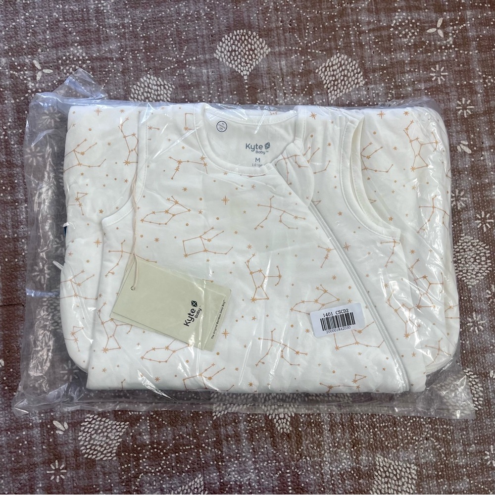New with tags Kyte Baby Sleep bag in Constellation Cloud size M, 1.0 TOG